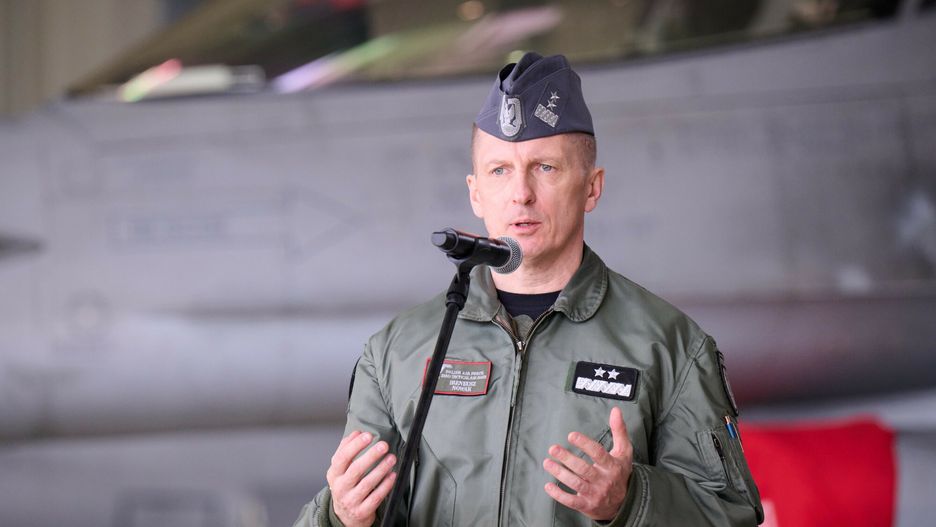 Spotkanie szefa MON z pilotami wojskowymi w ?asku
14.03.2024 Lask 32 Baza Lotnictwa Taktycznego Wladyslaw Kosiniak - Kamysz wicepremier minister obrony narodowej spotkal sie z pilotami wojskowymi , personelem technicznym oraz kadra kierownicza polskich sil powietrznych N/z Ireneusz Nowak Inspektor Sil Powietrznych w Dowodztwie Generalnym RSZ Fot. Lukasz Szelag/REPORTER
Lukasz Szelag/REPORTER