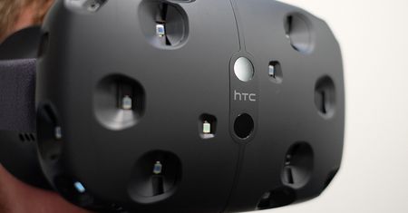 Gogle wirtualnej rzeczywistości HTC Vive jeszcze w tym roku, ale kupić je będzie trudno