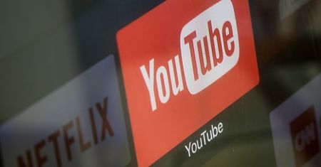Sztuczna inteligencja nie radzi sobie na YouTube. Wracają moderatorzy