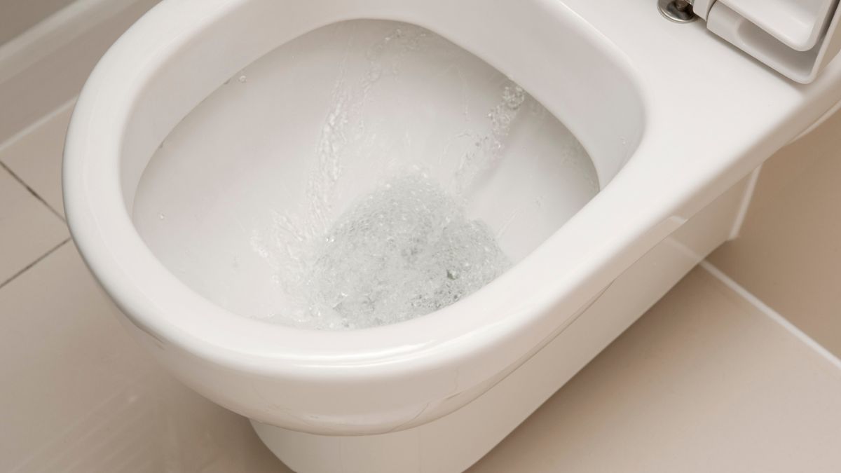 Spłukiwanie wody w toalecie