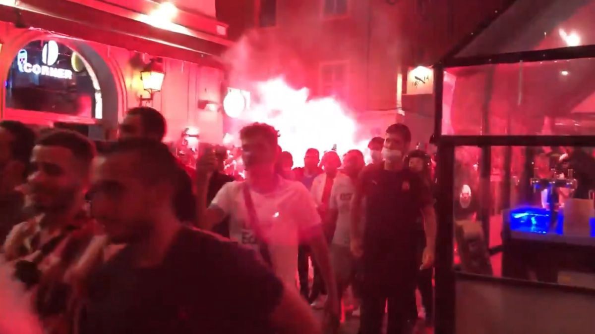 Liga Mistrzów. Francuzi szczęśliwi po porażce... Francuzów. Tak świętowano w Marsylii (wideo)