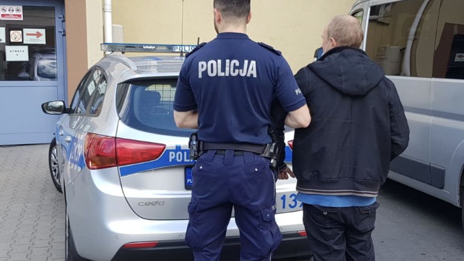 Mężczyzna skoncentrował się na wynoszeniu ze sklepów elektrycznych szczoteczek do zębów (Policja)