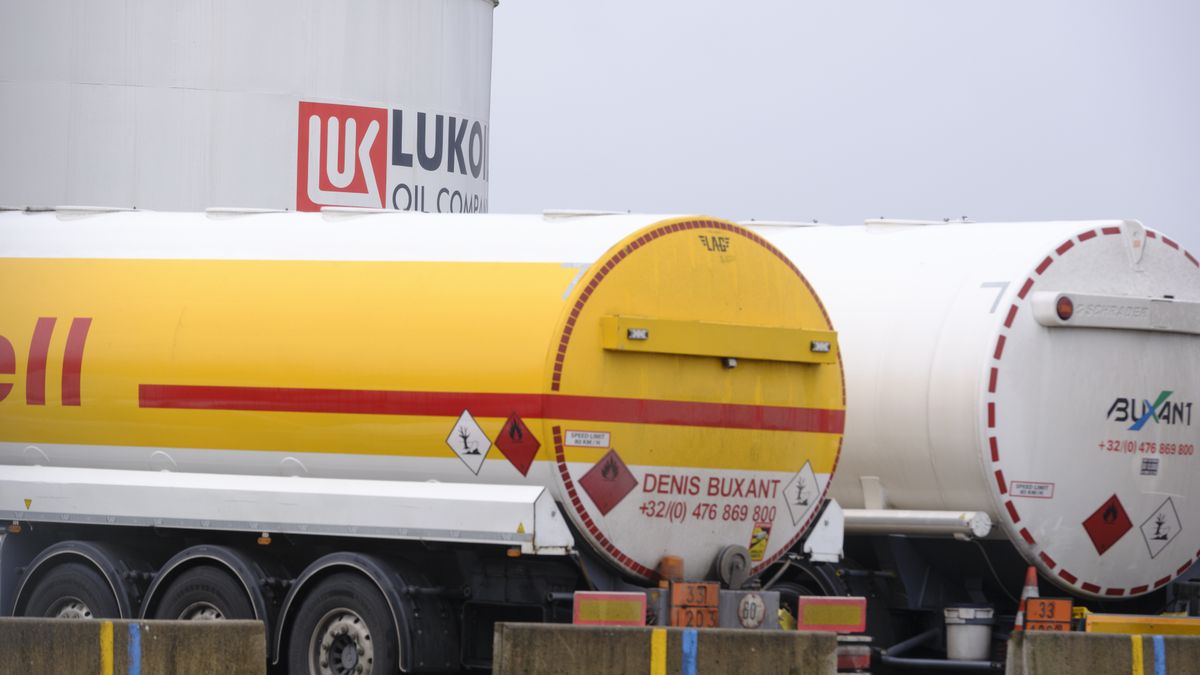 BRUSSELS, BELGIUM - NOVEMBER 15: Tanker trucks are waiting near the PJSC Lukoil Oil Company tank storage of Neder-Over-Heembeek are seen on November 15, 2025 in Brussels, Belgium. As of November 2025, Lukoil is reeling under severe U.S. and Western sanctions, which have forced the company to divest international assets and halt operations at major projects, including Iraq's West Qurna-2 oil field. Facing a November 21 deadline to wind down foreign operations, Lukoil struggles to find buyerseven among major partners like India and Chinaand recently saw a $22 billion asset sale to Gunvor collapse. Sanctions from the U.S. and UK have also disrupted its activities in Finland, Bulgaria, and other key regions. The company is now urgently seeking buyers for its overseas assets, including European refineries and stakes in oilfields across Kazakhstan, Iraq, Ghana, and Nigeria, as pressure mounts from governments and potential investors like Carlyle. (Photo by Thierry Monasse/Getty Images)
