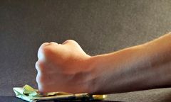 Rodzinny dramat w gminie Kęty. Żonę zranił doniczką