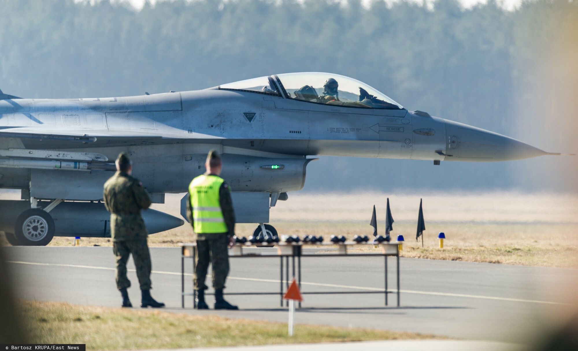 F-16 jest użytkowany przez siły powietrzne 26 krajów, w tym Polski - do której pierwsza para trafiła 8 listopada 2006