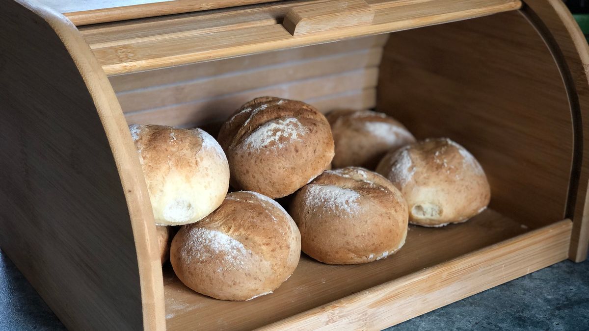 Co można zrobić z czerstwej bułki?