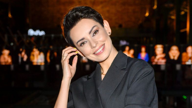 Dorota Gardias porzuciła dawną fryzurę i PRZEDŁUŻYŁA WŁOSY. Fani podzieleni: "W tych wygląda pani POWAŻNIEJ"