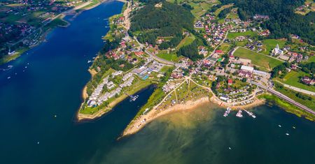 Zapomnij o korkach nad morze. Oto najpiękniejsze jeziora w Polsce
