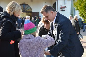 Bełchatów: Dzień Wszystkich Świętych, 1 listopada 2025. Mieszkańcy odwiedzają groby swoich bliskich