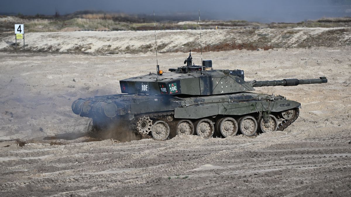 czo�g Challenger 2
Nowa D�ba, 09.11.2022. Manewry pa�stw Grupy Wyszehradzkiej, Stan�w Zjednoczonych i Wielkiej Brytanii ph. "PUMA 22" na poligonie w Nowej D�bie, 9 bm. (amb/mr) PAP/Darek Delmanowicz
Darek Delmanowicz
manewry, pa�stw Grupy Wyszehradzkiej, poligon, PUMA-22, Stan�w Zjednoczonych, Wielkiej Brytanii, wojsko, wojskowe, wojskowy, �o�nierze, g�sienicowy w�z bojowy, wozu bojowego