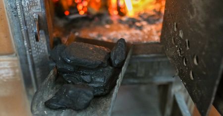Palisz węglem w domu? Zmiany właśnie weszły w życie