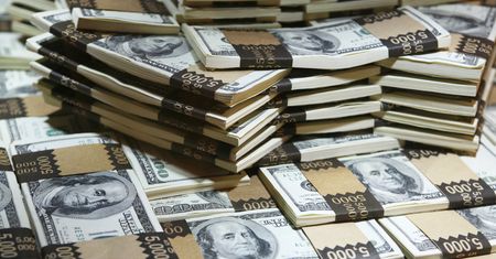 Rajd dolara trwa. Kurs przebił istotną granicę. Co się dzieje?