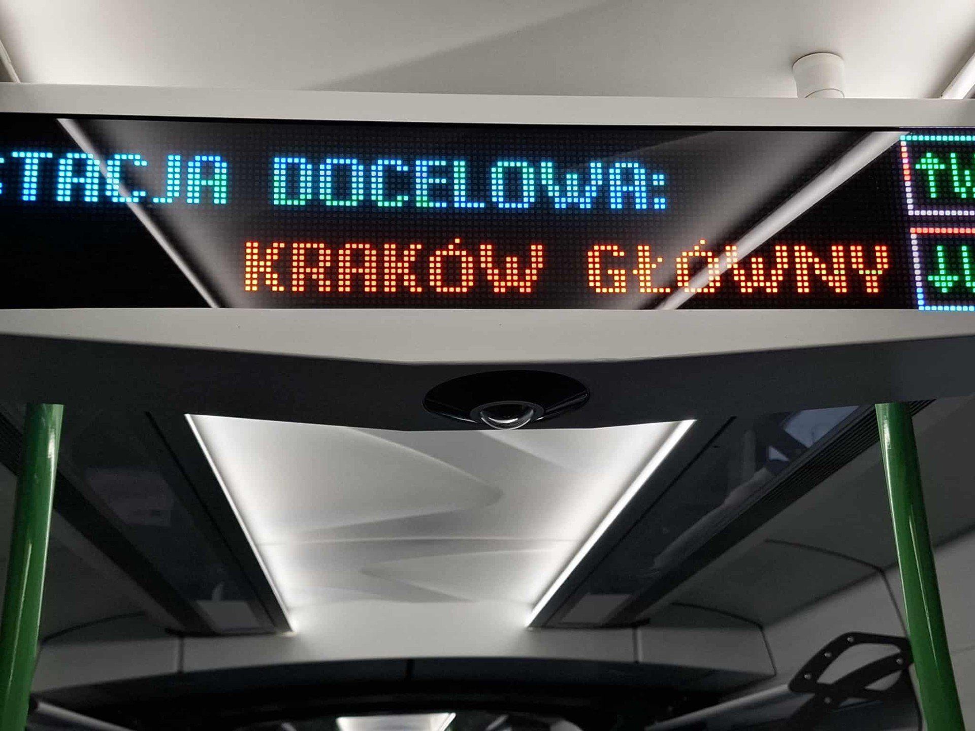 Pierwszy pociąg z Krakowa w stronę Oświęcimia przez Skawinę pojechał 1 października 2022 roku