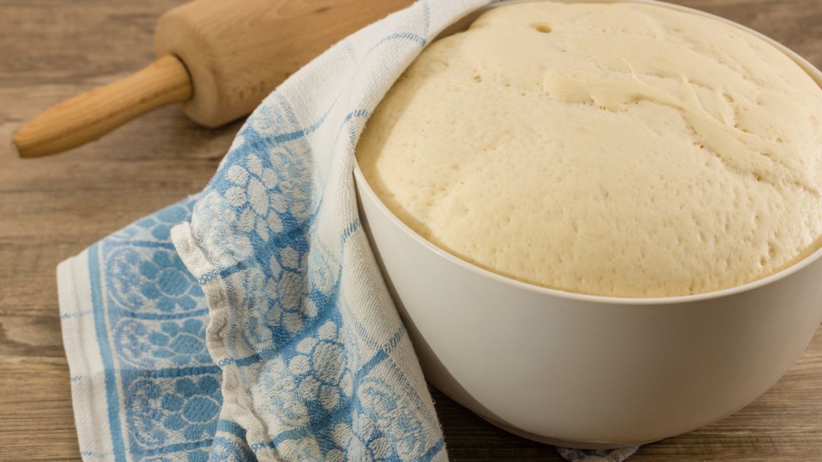 Co zrobić, by ciasto drożdżowe było wyrośnięte i puszyste?