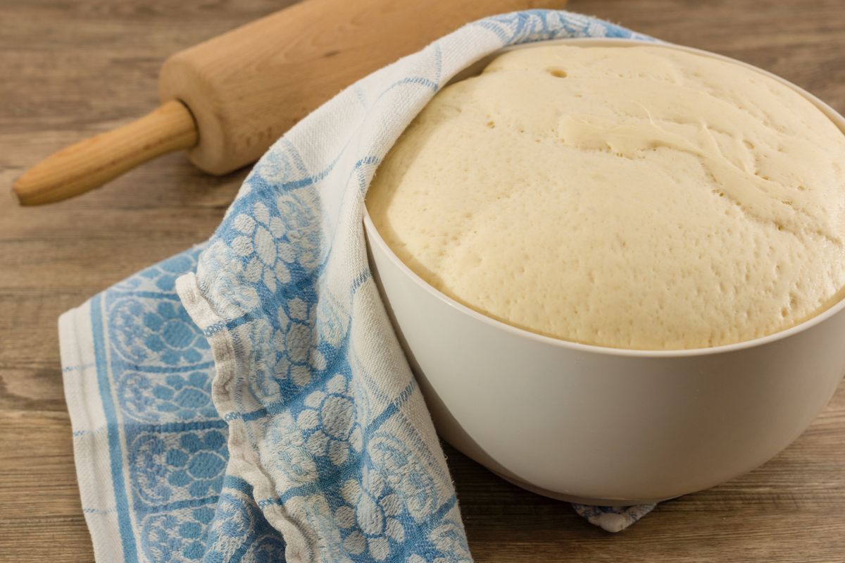 What to do to make yeast dough rise and be fluffy?