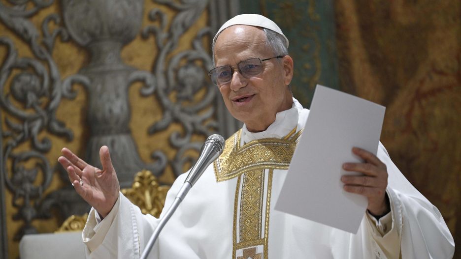 A handout picture provided by the Vatican Media shows Pope Leo XIV celebrating Mass with the Cardinal electors in the Sistine Chapel in Vatican City, 09 May 2025. EPA/VATICAN MEDIA HANDOUT HANDOUT EDITORIAL USE ONLY/NO SALES Dostawca: PAP/EPA.