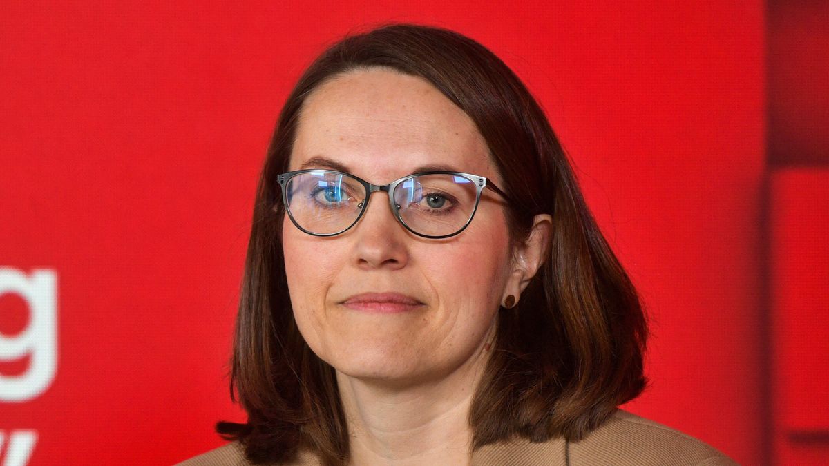 Davos, Szwajcaria, 18.01.2023. Minister finansów Magdalena Rzeczkowska podczas panelu "Nowy Globalny Kryzys: Co zrobiliśmy źle i co robimy teraz?" w Domu Polskim w Davos, 18 bm. w ramach Światowego Forum Ekonomicznego. Konferencja w Davos jest spotkaniem prezesów najbogatszych światowych korporacji, przywódców politycznych oraz wybranych intelektualistów i dziennikarzy. (jm) PAP/Radek Pietruszka