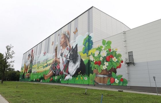 Ekologiczny mural na ścianie zakładu Agros Nova Grupy Maspex w Łowiczu