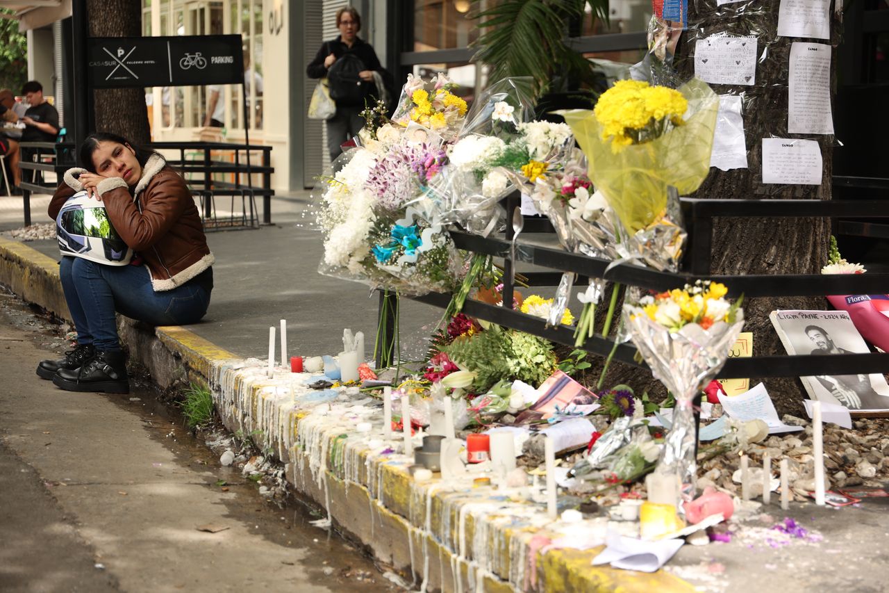 BUENOS AIRES, ARGENTINA - OCTOBER 17: A fan mourns at the altar in honor of Liam Payne at Casa Sur Hotel on October 17, 2024 in Buenos Aires, Argentina. According to the Buenos Aires police department, Payne fell from a third-floor hotel room balcony in Palermo, a famous neighborhood in Buenos Aires. Fans around the city gather to pay tribute to the former member of boy band One Direction. (Photo by Tobias Skarlovnik/Getty Images)