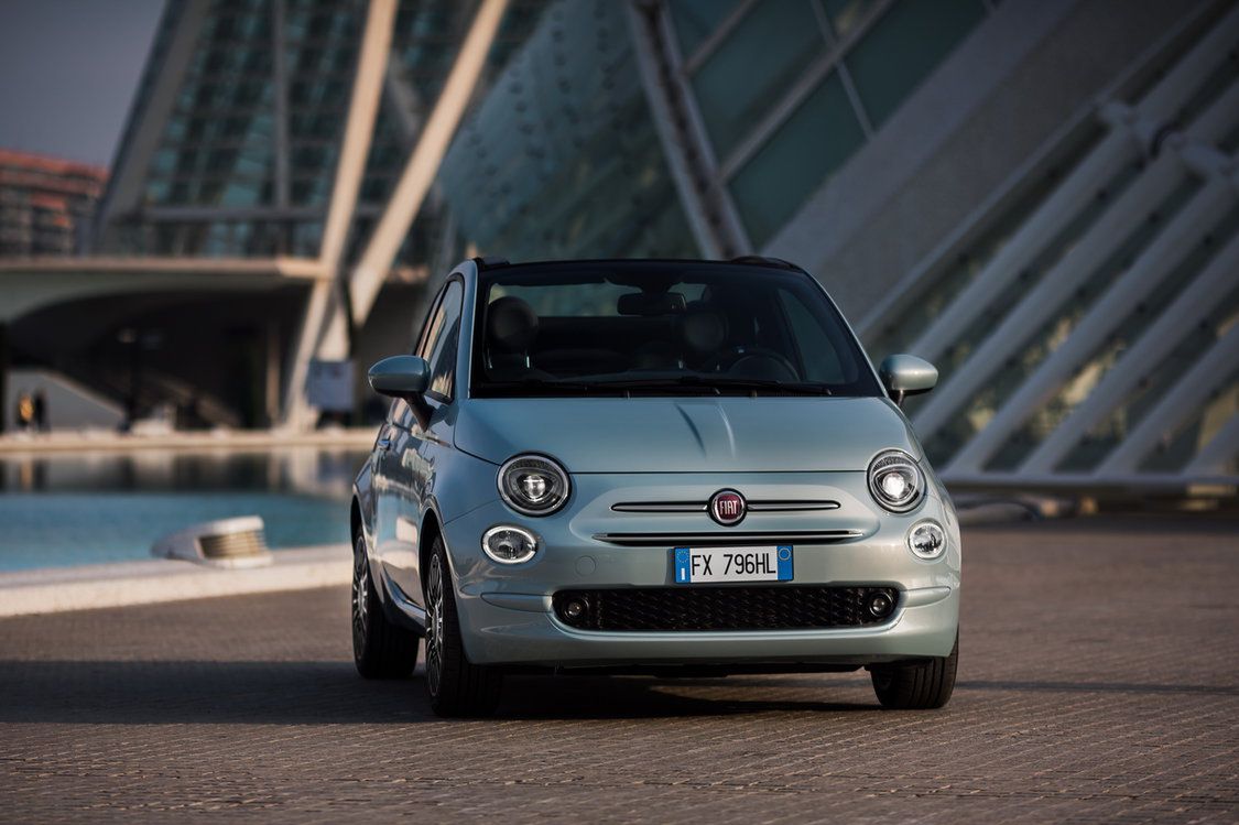 Fiat 500 Hybrid już w salonach. Ceny startują od 51 100 zł