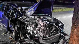 Strzelce Krajeńskie: 18-latka roztrzaskała Volkswagena o drzewo. Może mówić o wielkim szczęściu