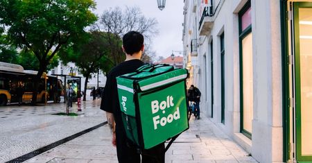 W Lublinie pojawiła się nowa konkurencja dla Uber Eats, Glovo, Pyszne.pl i Wolt. Na start nawet 40% rabatu