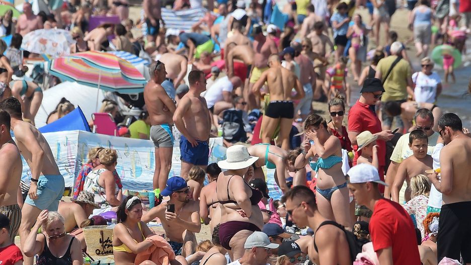 Upalny dzien nad polskim morzem
Sopot, 26.06.2022 r. Mieszkancy Trojmiasta i turysci w upalny czerwcowy dzien na plazy w Sopocie.,Image: 702959041, License: Rights-managed, Restrictions: , Model Release: no, Credit line: Lukasz Dejnarowicz / Forum
Lukasz Dejnarowicz / Forum
pogoda, upal, lato, wakacje, temperatura, slonce, slonecznie, goraco, upaly, upalnie, tlumnie, opalanie, wypoczynek, morze, plaza, plazowanie, baltyk, baltyckie, relaks, odpoczynek, turystyka, polskie wybrzeze