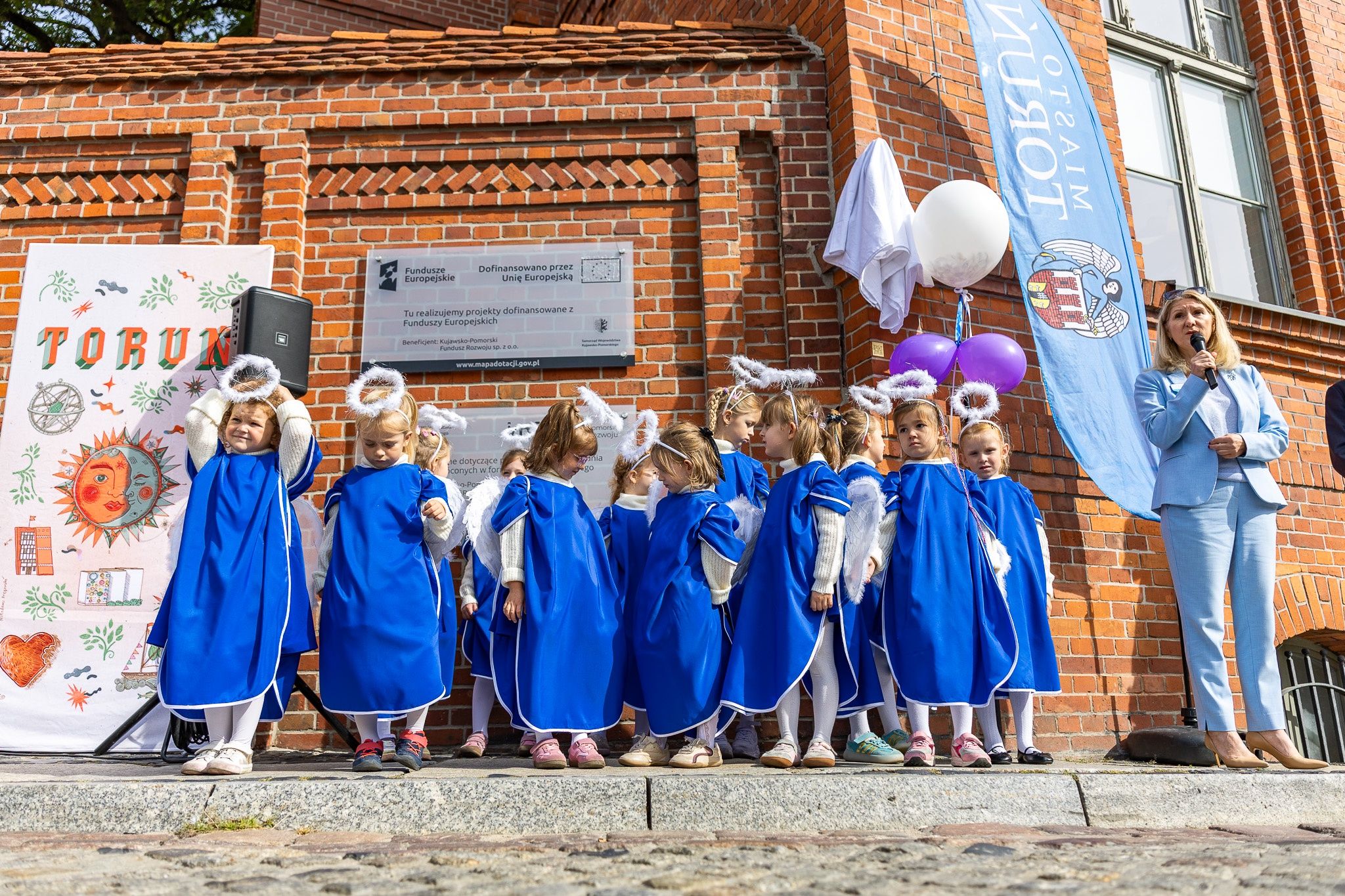 11 września odsłonięto dwa toruńskie aniołki: Wandę i Ludwika