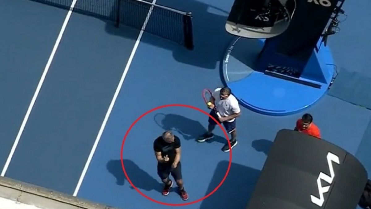 Djoković wrócił na kort. Jego trener pokazywał wulgarne gesty