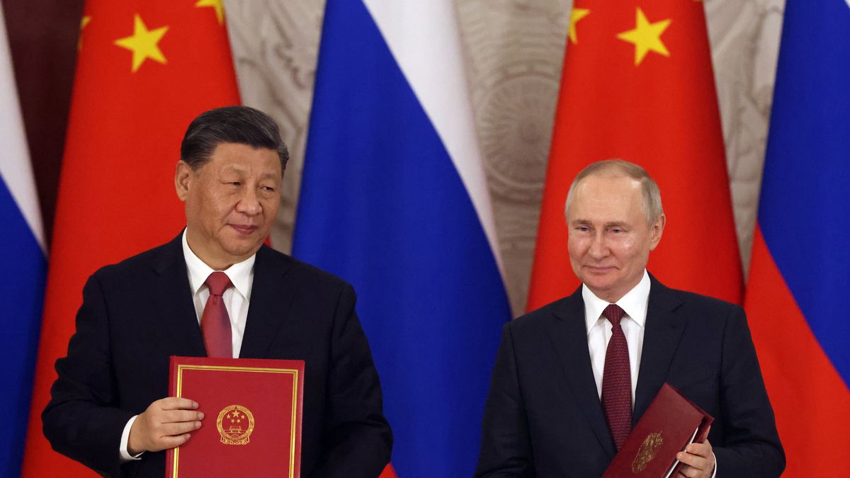 Xi Jinping Visits MoscowMOSCOW, RUSSIA - MARCH 21:  (RUSSIA OUT) Chinese President Xi Jinping (L) and Russian President Vladimir Putin (R) hold documents during the signing ceremony at the Grand Kremlin Palace, on March 21, 2023 in Moscow, Russia. Three days after being accused by an international tribunal of war crimes in Ukraine, Russian President Putin received Chinese leader Xi Jinping during his state visit to Russia. (Photo by Contributor/Getty Images)Contributor