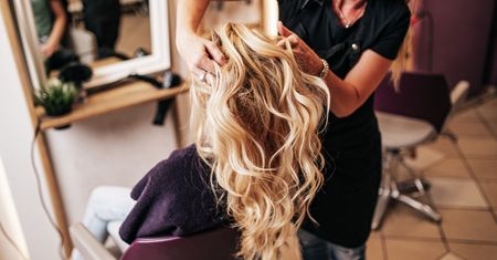 VAT na usługi branży beauty spada. Resort finansów określił datę