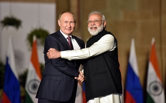 Import rosyjskiej ropy do Indii wzrósł pięciokrotnie. Tak "karmią" Putina