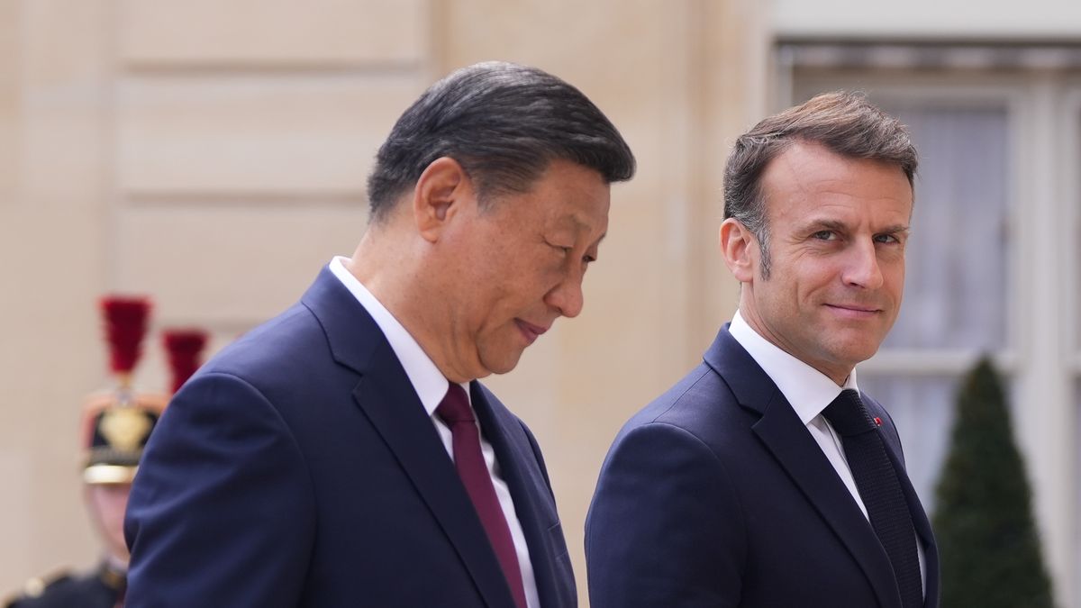 Xi Jinping i Emmanuel Macron podczas majowego spotkania w Paryżu