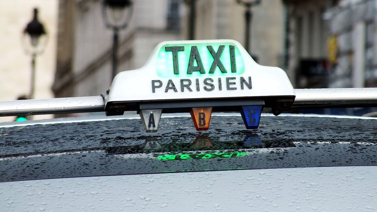 Paryż: Taksówkarz zgwałcił Brytyjkę