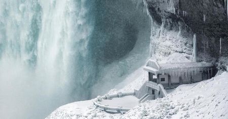 Wodospad Niagara jak z "Krainy Lodu". Widok jest wspaniały