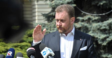 Koronawirus w Polsce. Łukasz Szumowski: Maseczki kupilibyśmy nawet od diabła