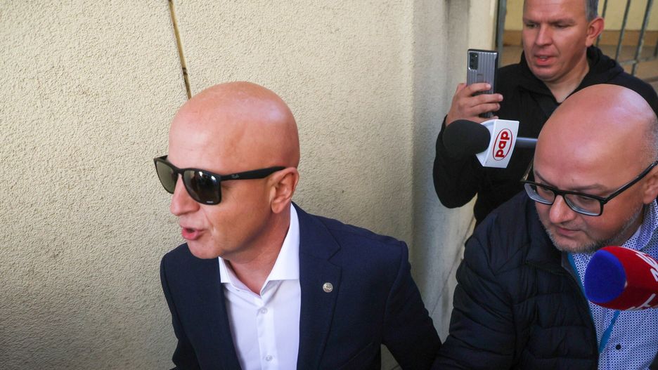 Gen. Jaros?aw Szymczyk wezwany do prokuratury
Fot. Adam Burakowski/East News, 30.09.2024. Warszawa. Byly szef Policji Jaroslaw Szymczyk (n/z) zostal wezwany do prokuratury. General ma uslyszec zarzuty w sledztwie dot. wybuchu granatnika w jego gabinecie w grudniu 2022 r.
Adam Burakowski