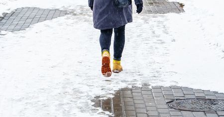 POGODA. Atak zimy w kwietniu? Nadciąga duże ochłodzenie, sypnie nawet śniegiem