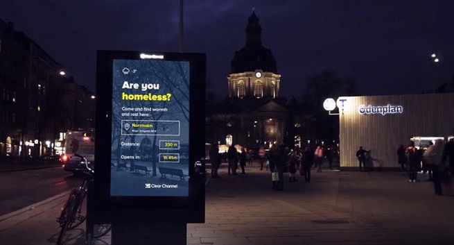 Billboardy w Sztokholmie pokazują bezdomnym drogę do schronisk (wideo)