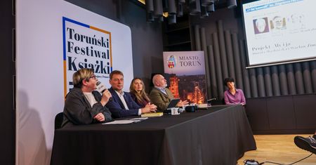 Szczepan Twardoch, Jakub Żulczyk i dziesiątki innych gości. Znamy program Toruńskiego Festiwalu Książki 2026
