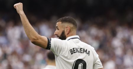 Benzema przenosi się do Arabii Saudyjskiej. Zabierze tam piękną kochankę