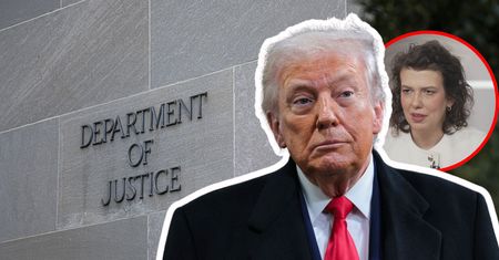 Żeby wygrać wybory, Trump musi wymyślić sposób. Jakąś teorię spiskową?