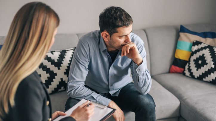 Psychoterapia to spotkania terapeutyczne, które dzielą się na indywidualne, grupowe i rodzinne. 