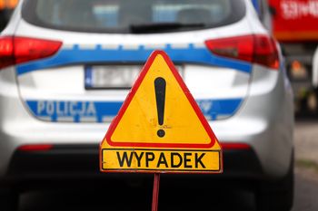 Wypadek w Rudce. Kierowca Renault potrącił rowerzystę podczas wyprzedzania