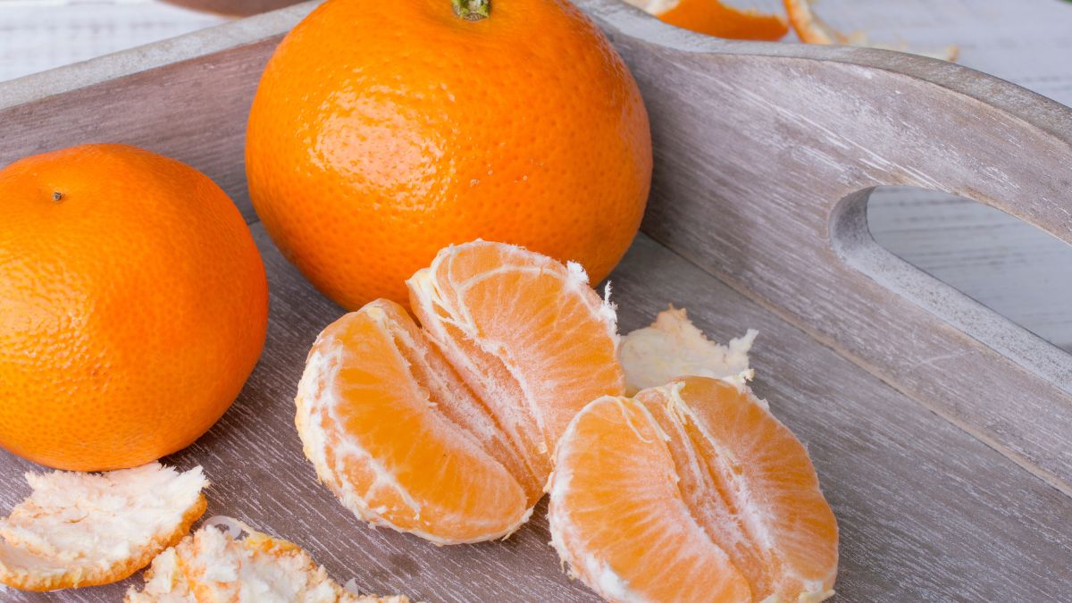 Ty też tak robisz? Największy błąd, jaki można popełnić, jedząc mandarynki