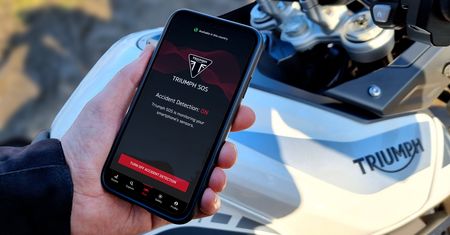 Triumph ma aplikację, która wykryje wypadek i wezwie pomoc