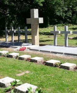 Polskie dzieci pochowane w Niemczech. Na nagrobkach położono maskotki