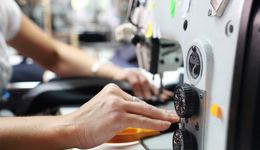 Bezrobocia prawie nie ma, problemów coraz więcej. Ekonomiści alarmują