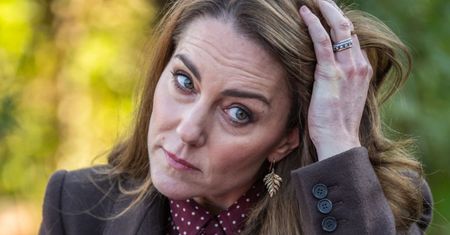 Księżna Kate pokazała się bez pierścionka zaręczynowego. Dlaczego już go nie nosi?