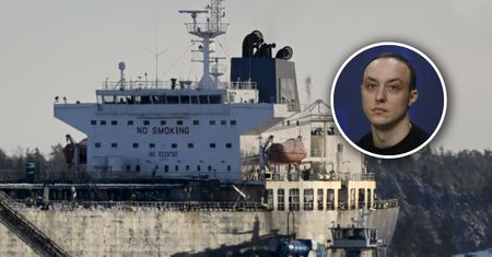 Ropa z Rosji na statkach z "floty cieni". Doradca Zełenskiego ujawnia